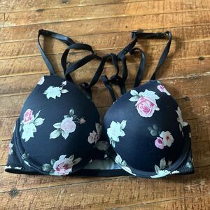 Victoria’s Secret black roses strappy 32D front clasp bra